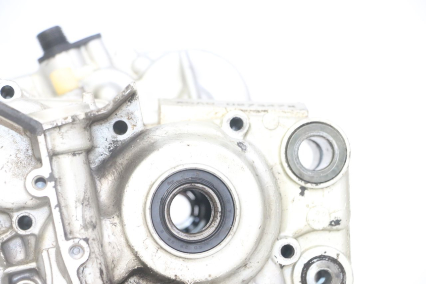 photo de ENGINE LOWER CASING YAMAHA TDR DELTABOX 125 (1993 - 2003)