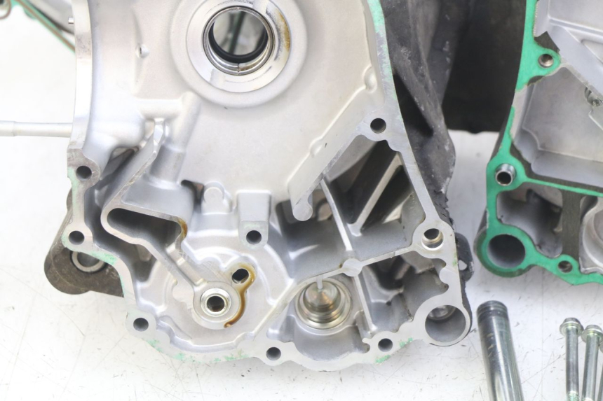 photo de ENGINE LOWER CRANKCASE PIAGGIO VESPA GTS IGET ABS 125 (2017 - 2023)