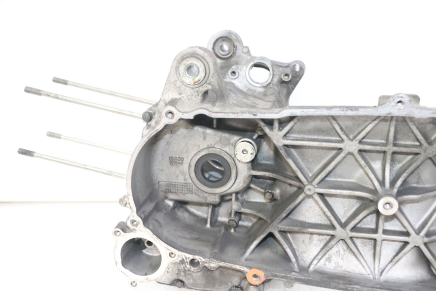 photo de BOTTOM ENGINE CASING YAMAHA XMAX X-MAX 125 (2006 - 2009)