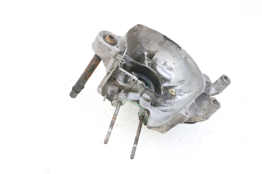 photo de RIGHT ENGINE COVER MBK BOOSTER SPIRIT 50 (2004 - 2017) - Fixing points details