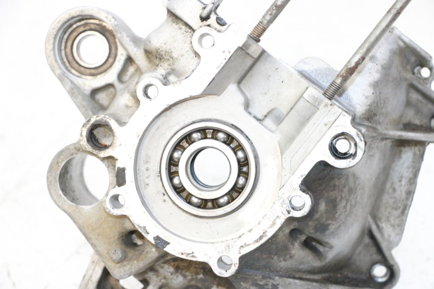 photo de RIGHT ENGINE CRANKCASE MBK BOOSTER SPIRIT NAKED 50 (2004 - 2017) - Alternative perspective