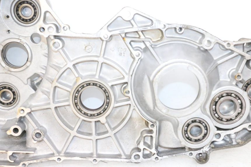 photo de RIGHT ENGINE CRANKCASE SUZUKI BURGMAN 650 (2013 - 2020)