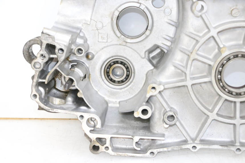photo de RIGHT ENGINE CRANKCASE SUZUKI BURGMAN 650 (2013 - 2020)