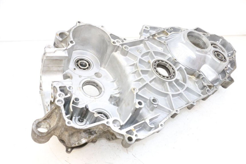 photo de RIGHT ENGINE CRANKCASE SUZUKI BURGMAN 650 (2013 - 2020)