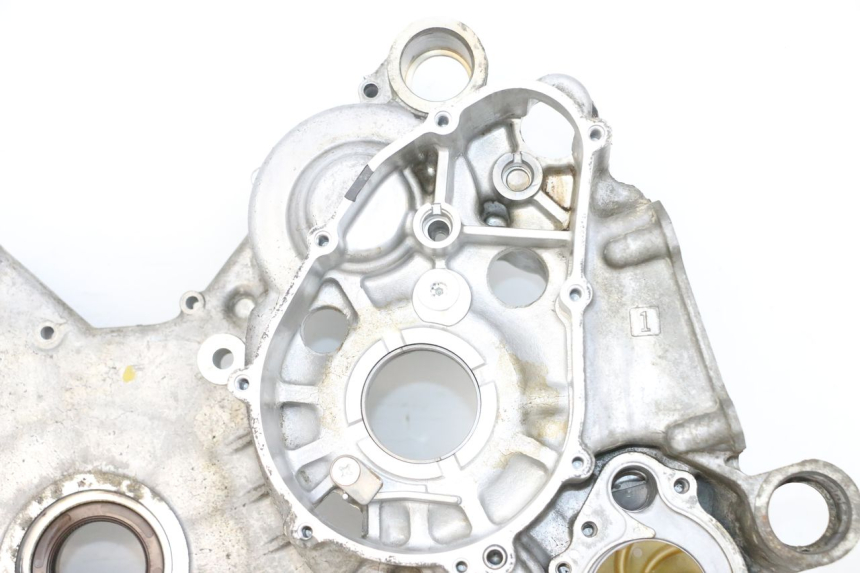 photo de RIGHT ENGINE CRANKCASE SUZUKI BURGMAN 650 (2013 - 2020)