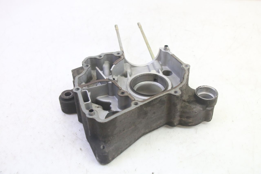 photo de RIGHT ENGINE CRANKCASE SYM FIDDLE 3 III 125 (2014 - 2020) - Alternative perspective