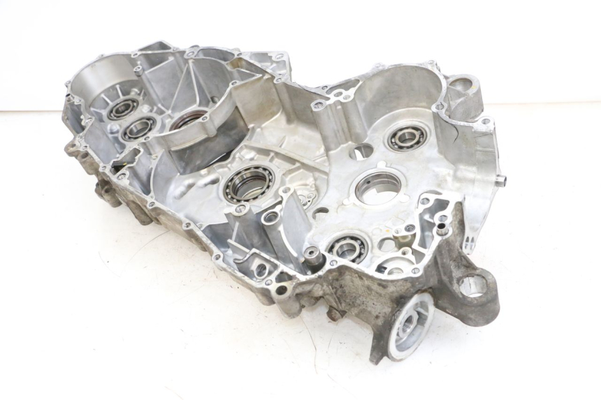photo de LEFT ENGINE CRANKCASE SUZUKI BURGMAN 650 (2013 - 2020)
