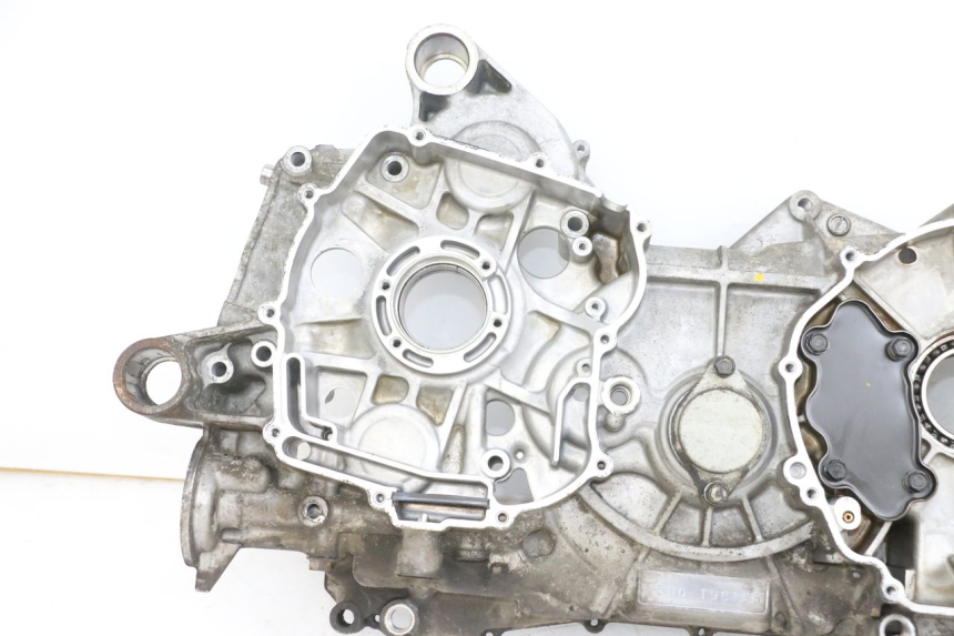 photo de LEFT ENGINE CRANKCASE SUZUKI BURGMAN 650 (2013 - 2020)