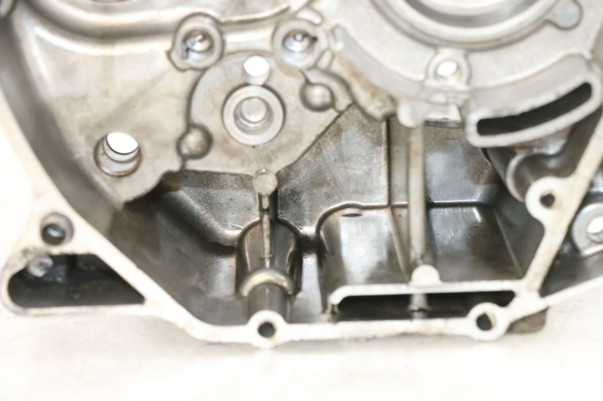 photo de LEFT ENGINE CRANKCASE YAMAHA TTR 125 (2000 - 2020) - Alternative perspective