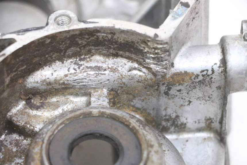 photo de LEFT ENGINE CRANKCASE YAMAHA TTR 125 (2000 - 2020) - Surface and material condition