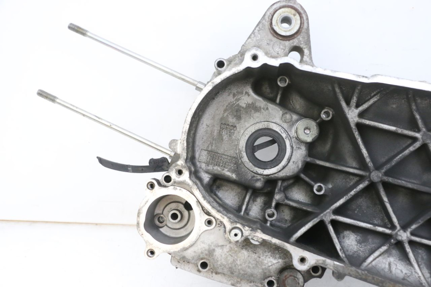 photo de LEFT ENGINE CRANKCASE YAMAHA X-MAX XMAX 125 (2010 - 2014) - Distinctive features