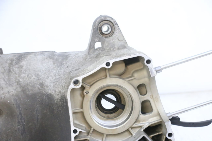 photo de LEFT ENGINE CRANKCASE YAMAHA X-MAX XMAX 125 (2010 - 2014) - Alternative perspective