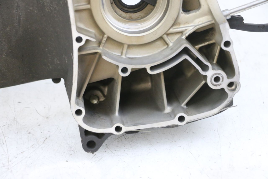 photo de LEFT ENGINE CRANKCASE YAMAHA X-MAX XMAX 125 (2010 - 2014) - Technical close-up