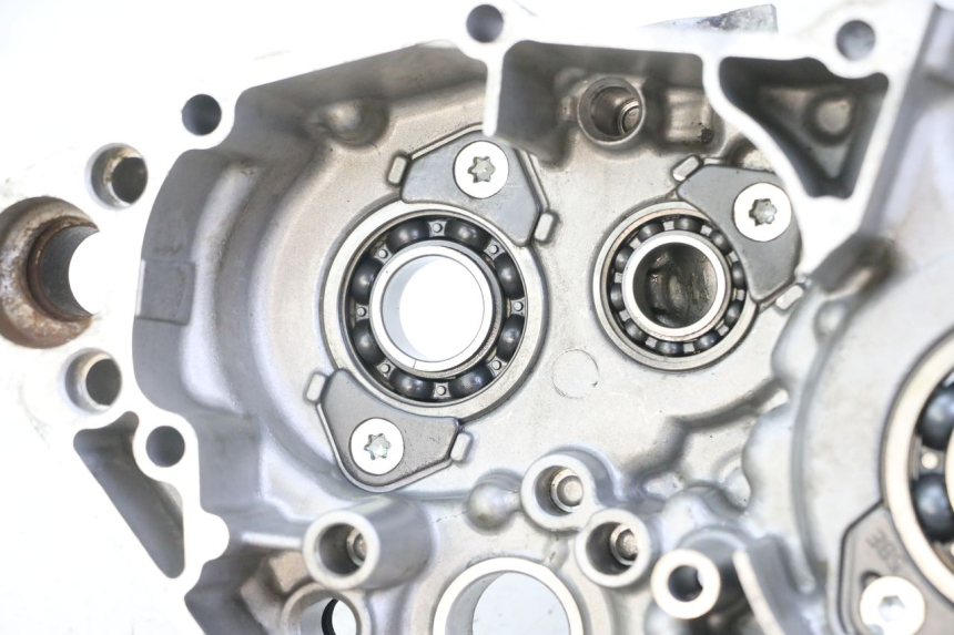 photo de LEFT ENGINE CRANKCASE YAMAHA YZ-F YZF 250 (2007 - 2013)