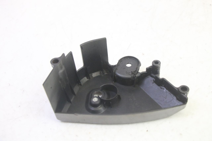 photo de SPROCKET COVER SUZUKI DL V STROM 1000 (2002 - 2007) - Fixing points details