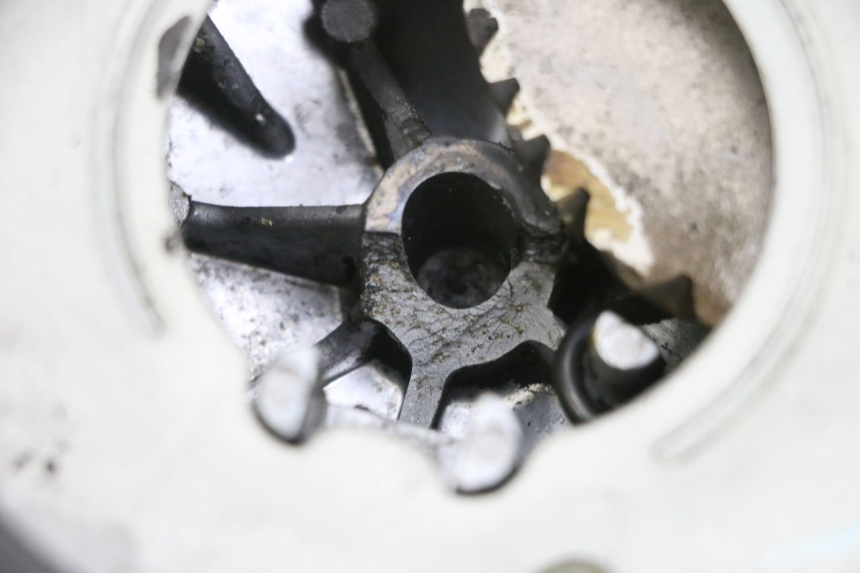 photo de VARIATOR COVER PEUGEOT KISBEE 4T 50 (2018 - 2022) - Zoom on usage condition