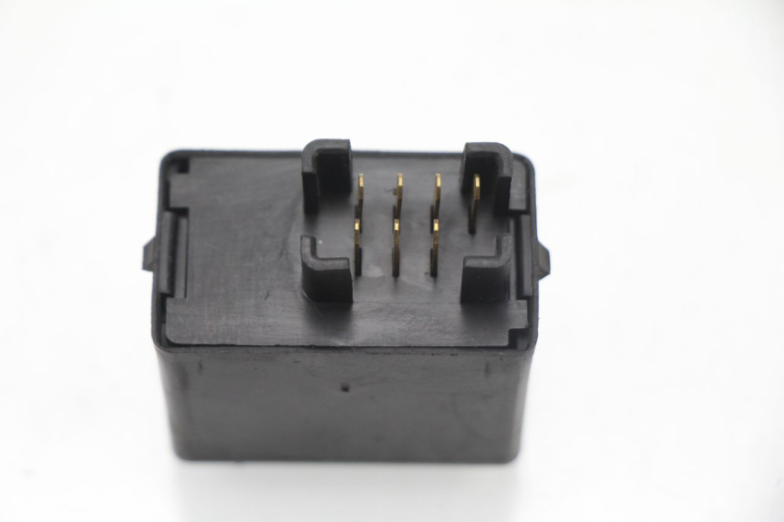 photo de TURN SIGNAL RELAY SUZUKI GSF N BANDIT 600 (2000 - 2004) - Zoom on usage condition
