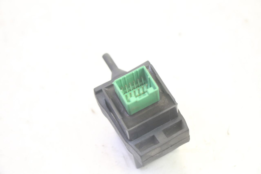 photo de TURN SIGNAL RELAY PIAGGIO MP3 RL 250 (2007 - 2010) - Zoom on usage condition