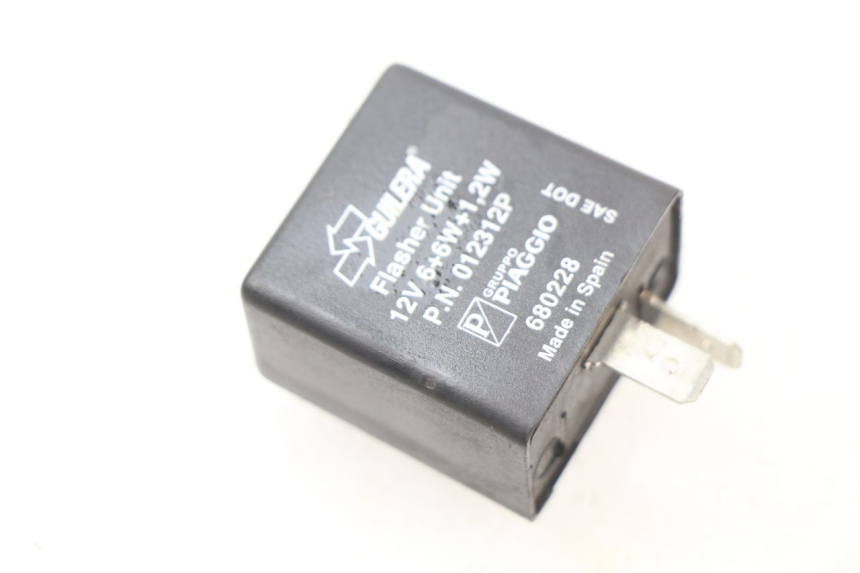 photo de TURN SIGNAL RELAY PIAGGIO VESPA GTS IE ABS 300 (2016 - 2018)