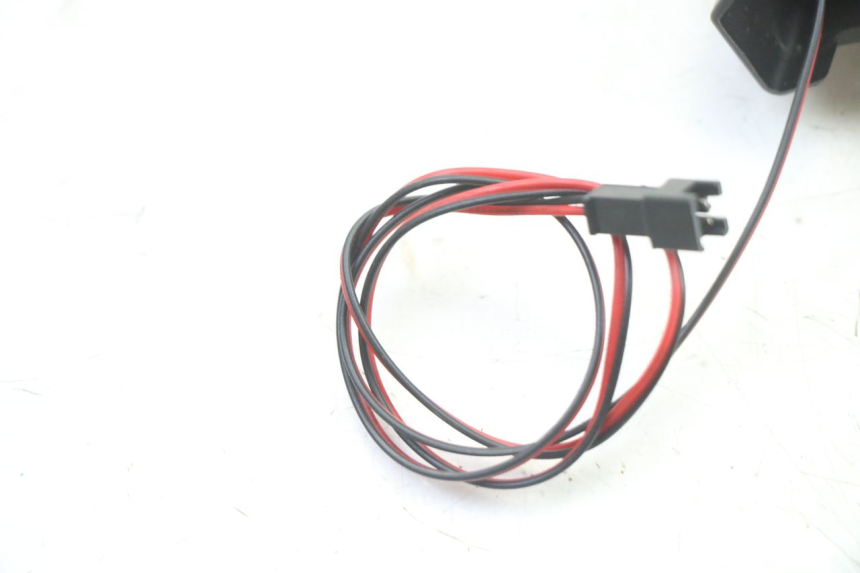 photo de REAR RIGHT TURN SIGNAL URBANGLIDE E-CROSS PRO 1