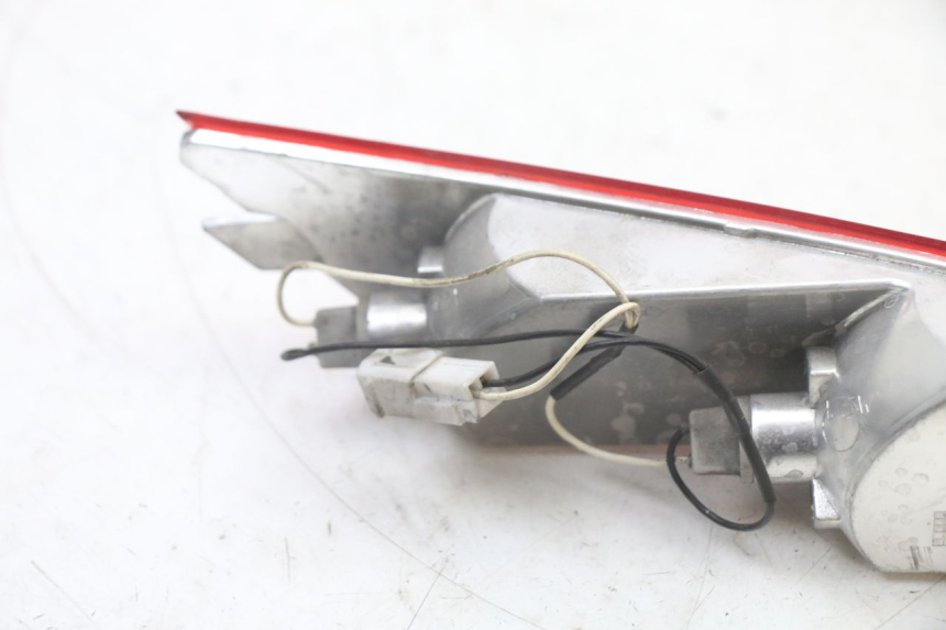 photo de RIGHT REAR TURN SIGNAL PIAGGIO XEVO - X EVO 125 (2007 - 2016) - Fixing points details