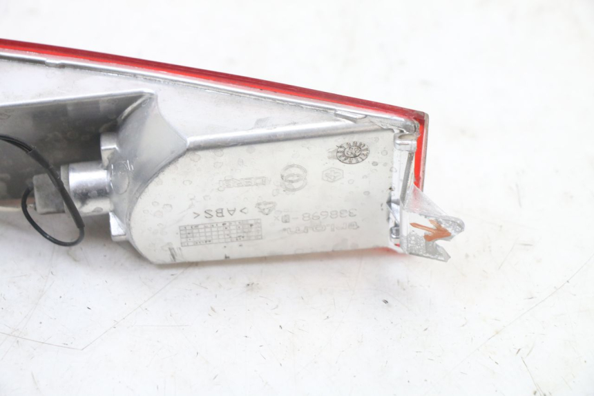 photo de RIGHT REAR TURN SIGNAL PIAGGIO XEVO - X EVO 125 (2007 - 2016) - Surface and material condition