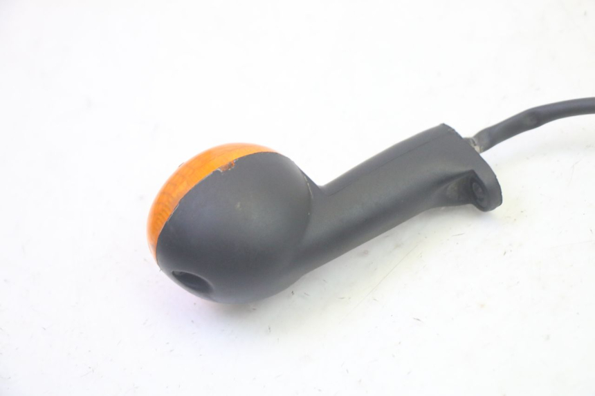 photo de LEFT REAR TURN SIGNAL PEUGEOT LUDIX 50 (2005 - 2007) - Alternative perspective