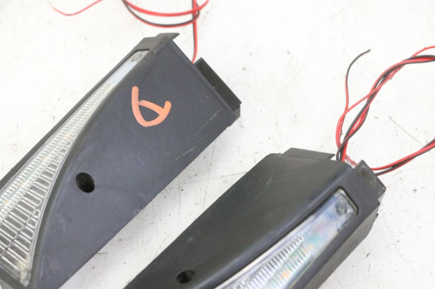 photo de REAR TURN SIGNAL HITWAY H5 1