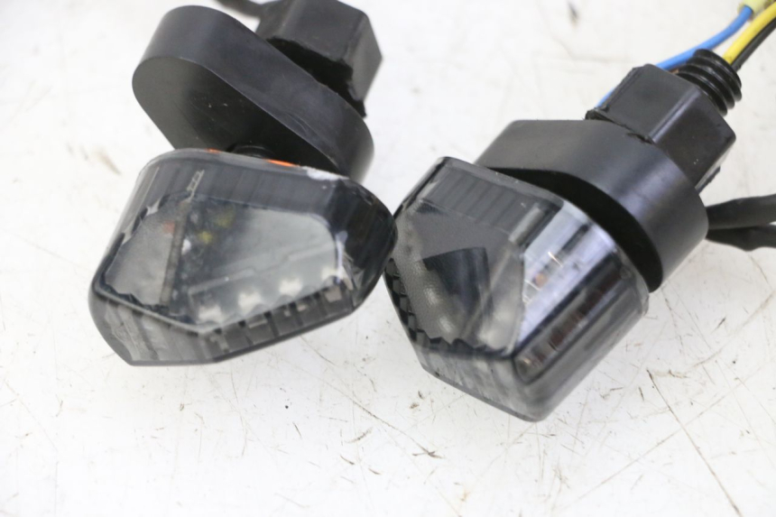 photo de REAR TURN SIGNAL PIAGGIO MP3 HPE 310 (2024 - 2025)