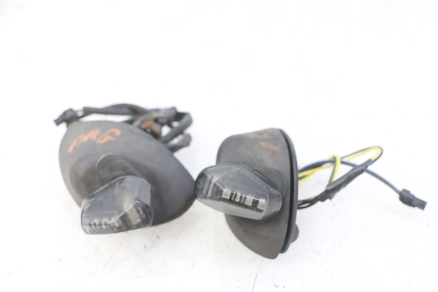 photo de REAR TURN SIGNAL PIAGGIO MP3 LT 400 (2007 - 2012)