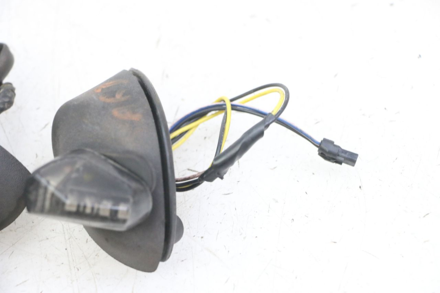 photo de REAR TURN SIGNAL PIAGGIO MP3 LT 400 (2007 - 2012)