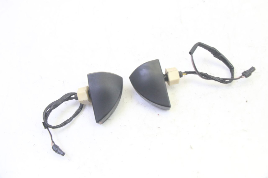 photo de REAR TURN SIGNAL PIAGGIO MP3 RL 250 (2007 - 2010) - Technical close-up