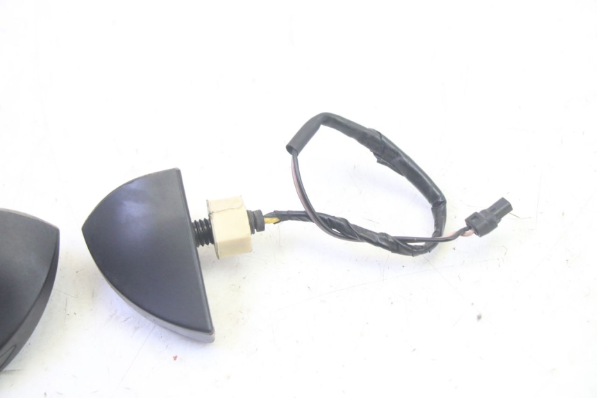 photo de REAR TURN SIGNAL PIAGGIO MP3 RL 250 (2007 - 2010) - Fixing points details