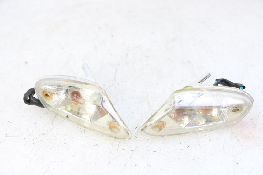 photo de FRONT TURN SIGNAL KYMCO AGILITY 4T 50 (2018 - 2022) - Additional view of the item