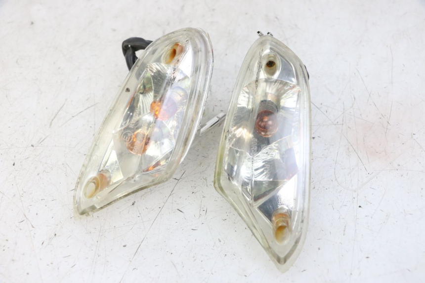 photo de FRONT TURN SIGNAL KYMCO AGILITY 4T 50 (2018 - 2022) - Technical close-up