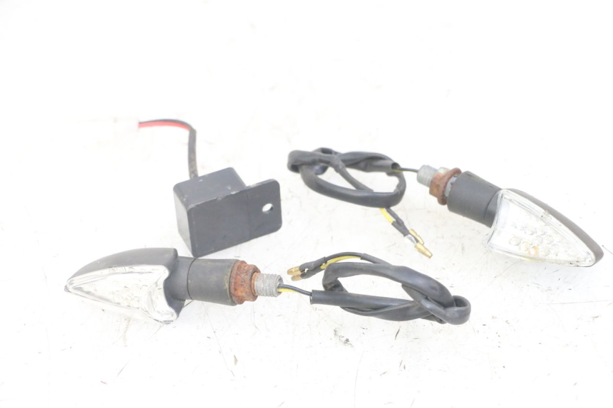 photo de FRONT TURN SIGNAL HONDA CBF 500 (2004 - 2007)