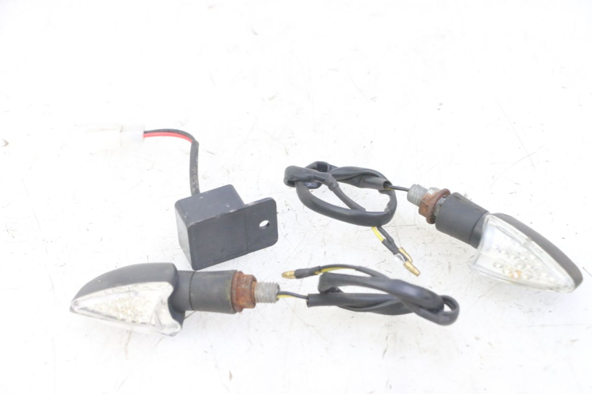photo de FRONT TURN SIGNAL HONDA CBF 500 (2004 - 2007)