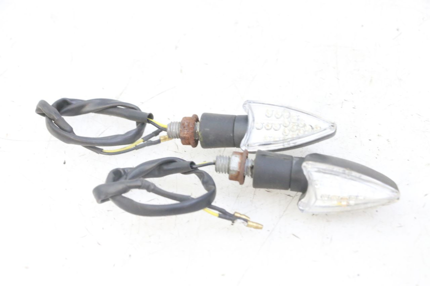 photo de FRONT TURN SIGNAL HONDA CBF 500 (2004 - 2007)