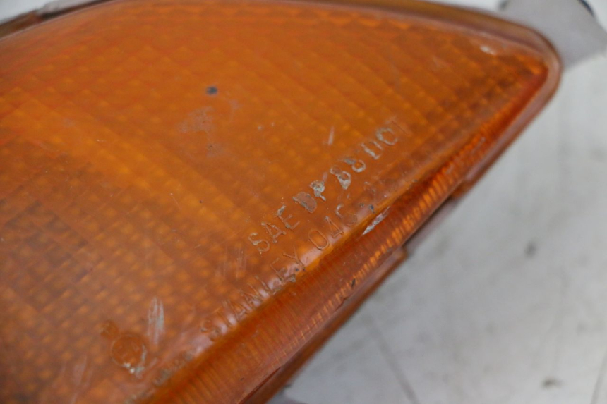 photo de FRONT RIGHT TURN SIGNAL HONDA CBR F SC25 1000 (1989 - 1992)