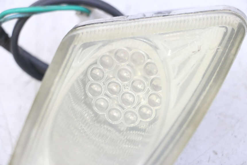 photo de FRONT RIGHT TURN SIGNAL GOES WIKI 125 (2010 - 2015) - Alternative perspective