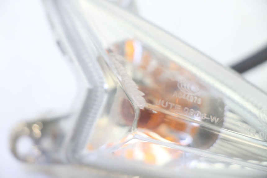 photo de FRONT RIGHT TURN SIGNAL SYM ORBIT III 3 4T 50 (2021 - 2025) - Zoom on usage condition