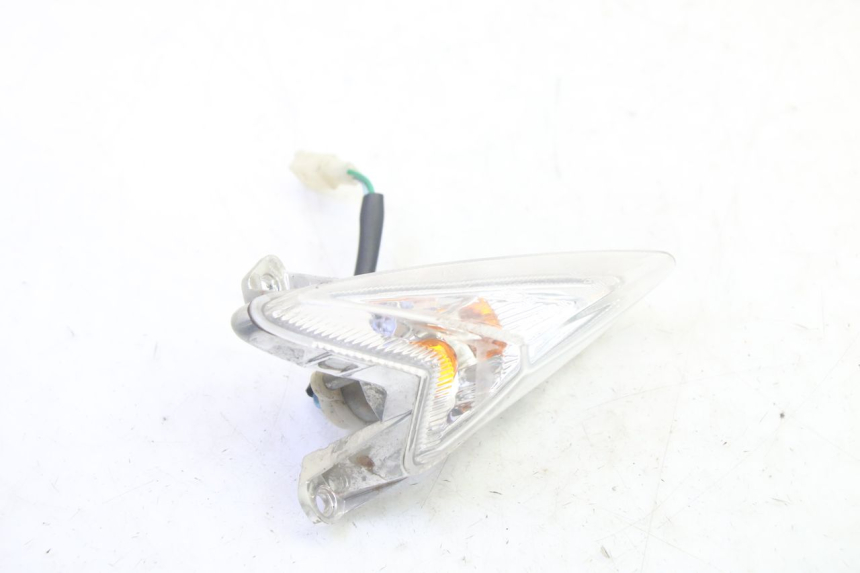photo de FRONT RIGHT TURN SIGNAL SYM ORBIT III 3 4T 50 (2021 - 2025) - Alternative perspective