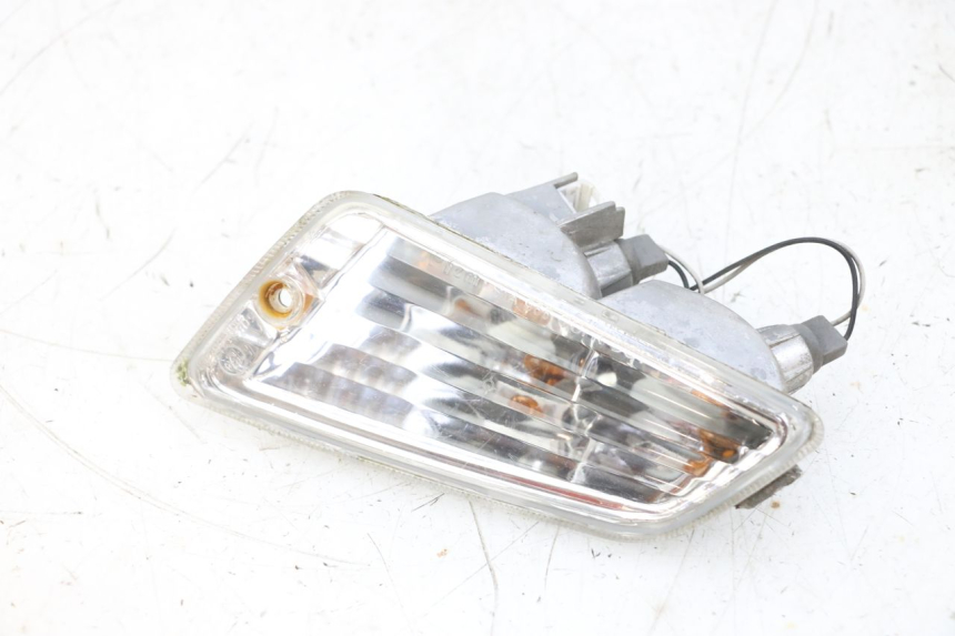 photo de RIGHT FRONT TURN SIGNAL PIAGGIO VESPA GTS SUPER IE 125 (2009 - 2016) - Component detail