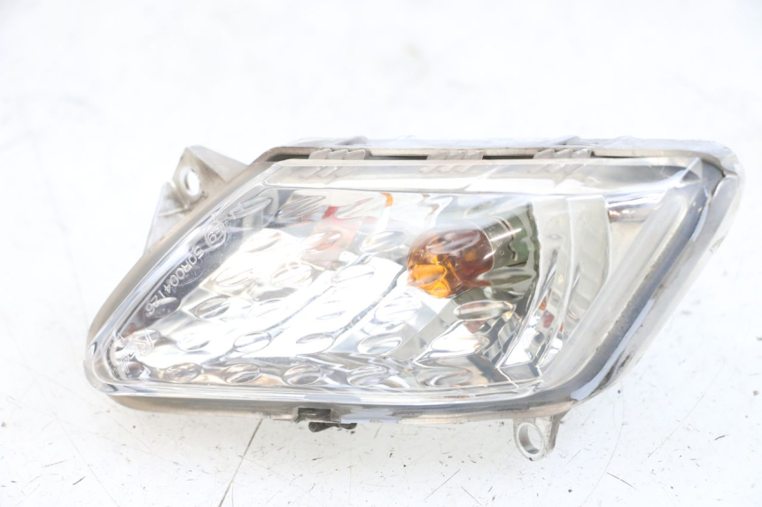 photo de RIGHT FRONT TURN SIGNAL YAMAHA XMAX X-MAX 125 (2006 - 2009) - Main view