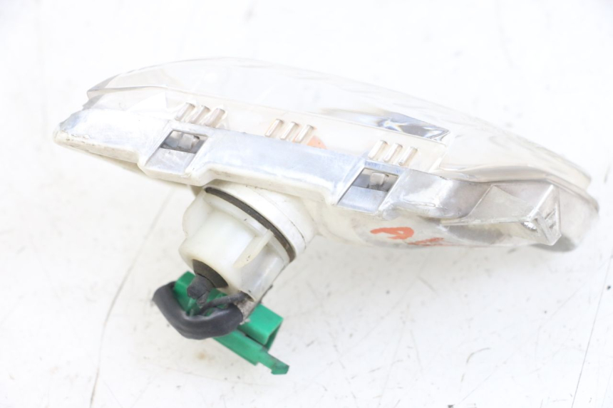 photo de RIGHT FRONT TURN SIGNAL YAMAHA XMAX X-MAX 125 (2006 - 2009) - Technical close-up