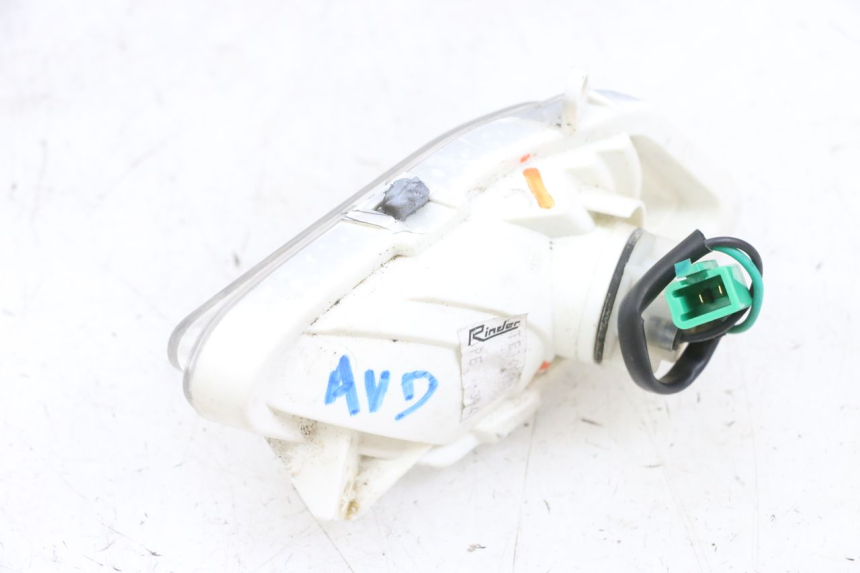 photo de RIGHT FRONT TURN SIGNAL YAMAHA XMAX X-MAX 125 (2006 - 2009) - Alternative perspective