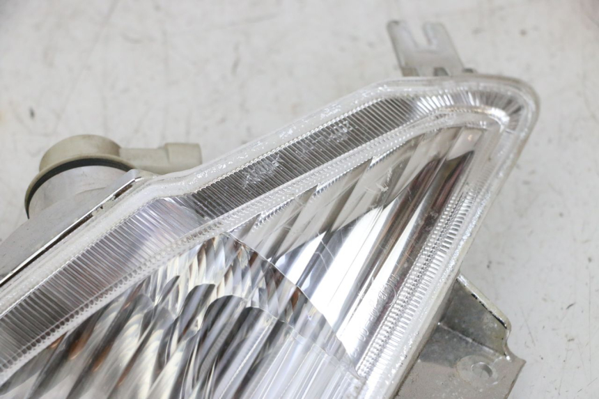 photo de FRONT RIGHT TURN SIGNAL YAMAHA X-MAX XMAX 125 (2010 - 2013) - Product overview