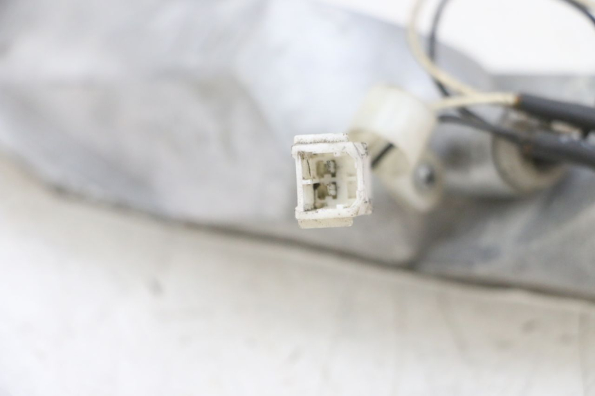 photo de RIGHT FRONT TURN SIGNAL PIAGGIO X8 125 (2004 - 2007) - Fixing points details