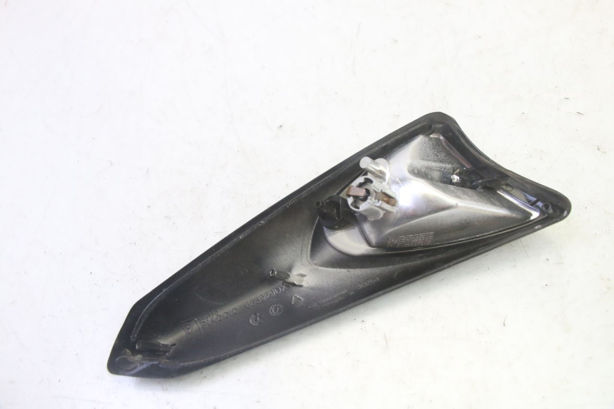 photo de RIGHT FRONT TURN SIGNAL PIAGGIO XEVO - X EVO 125 (2007 - 2016) - Technical close-up