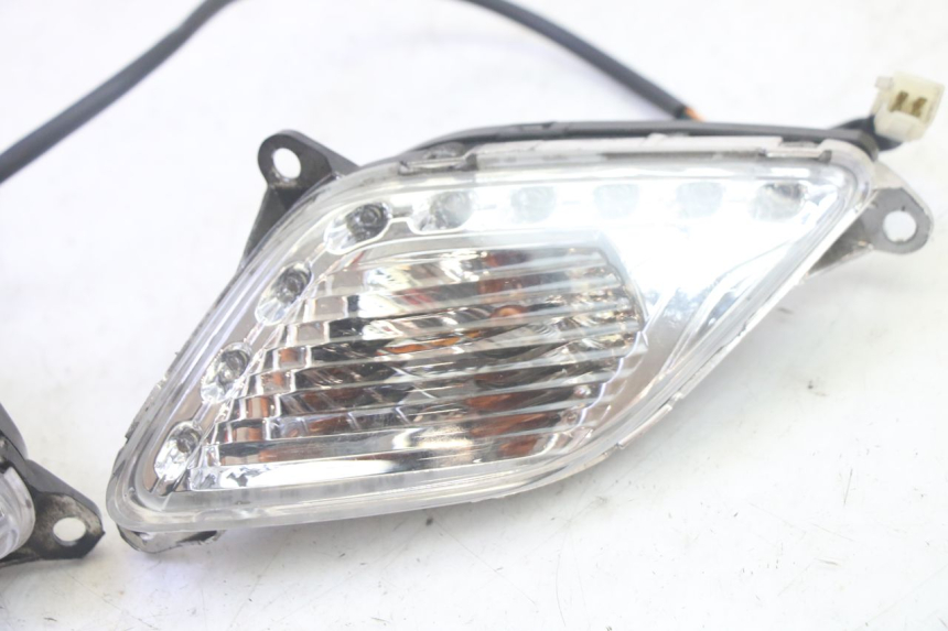 photo de FRONT TURN SIGNAL SYM FIDDLE 3 III 125 (2014 - 2020) - Zoom on usage condition